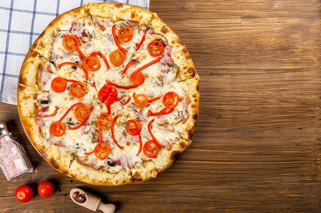 Pizza: Fra oldtiden til nutidens verdens yndlingsmad